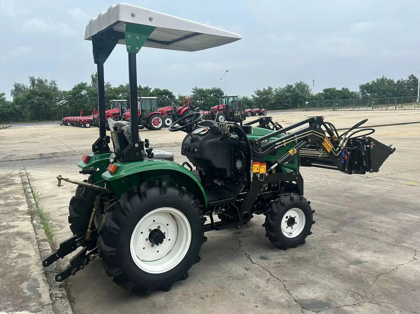 🚜 Trattore Agricolo 25HP con Lama Bulldozer – Mini Trattore Multifunzionale con Certificazione CE